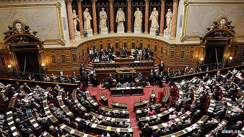 البرلمان الفرنسي يؤيد مشروع حظر استخدام وسائل التواصل الاجتماعي للأطفال