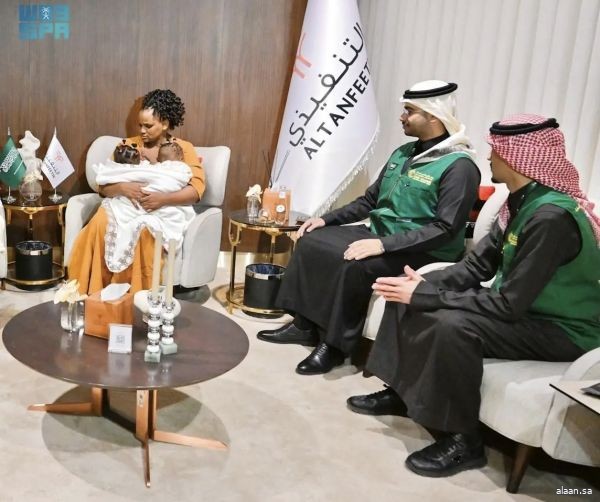 إنفاذًا لتوجيهات خادم الحرمين الشريفين وسمو ولي العهد.. وصول التوأم الملتصق التنزاني (لايتيينس ولوفنس) إلى الرياض