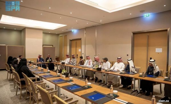رئيس المنتدى السعودي للإعلام يلتقي "سفراء الإعلام" المشاركين في النسخة الخامسة للمنتدى