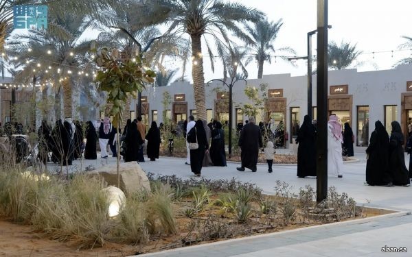 الأحساء .. "قرية النخيل" تجربة سياحية فريدة تجذب الزوار وتُعزّز القيمة الاقتصادية للتمور في المملكة