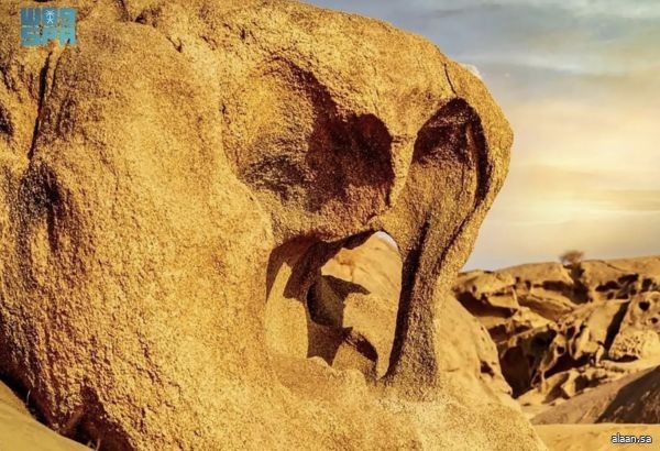 الرَزان.. متحف صخري مفتوح بالليث يجسّد التفاعل المستمر بين الرياح والماء والصخر