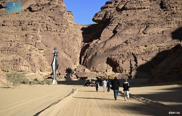 "صحراء X العُلا" يعيد تشكيل الصحراء الصامتة ويحوّلها إلى معرض فني ينطق بالإبداع