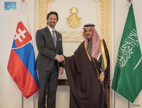 سمو وزير الخارجية يستقبل وزير الدفاع السلوفاكي ويوقعان اتفاقية تعاون عامة بين البلدين