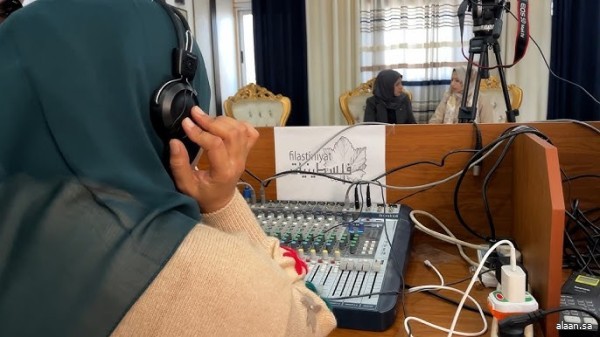 "هنا غزة"  .. إذاعة صوت السكان في القطاع الفلسطيني المدمر