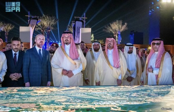 سمو أمير منطقة المدينة المنورة يُدشِّن مشروع "على خطاه"