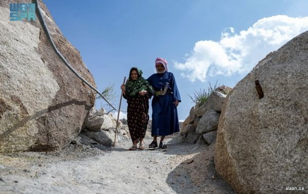 شريفة الثقفي "معمِّرة ميسان" .. تستعيد أولى مشاهد رؤية هلال رمضان في القرى الجبلية