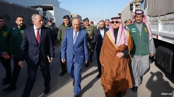 سمو الأمير منصور بن خالد يُدشِّن هدية خادم الحرمين الشريفين من التمور للأردن