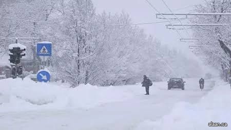 عاصفة ثلجية تجتاح رومانيا وتقطع الكهرباء عن 200 ألف منزل