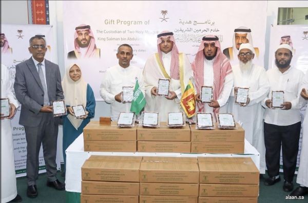 الشؤون الإسلامية تباشر تنفيذ برنامجي خادم الحرمين الشريفين لتوزيع التمور وتفطير الصائمين في جمهورية سريلانكا