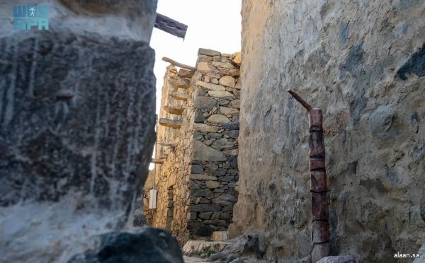 بالطين والحجر.. مشروع الأمير محمد بن سلمان لتطوير المساجد التاريخية يطوّر مسجد صدر إيد بالنماص