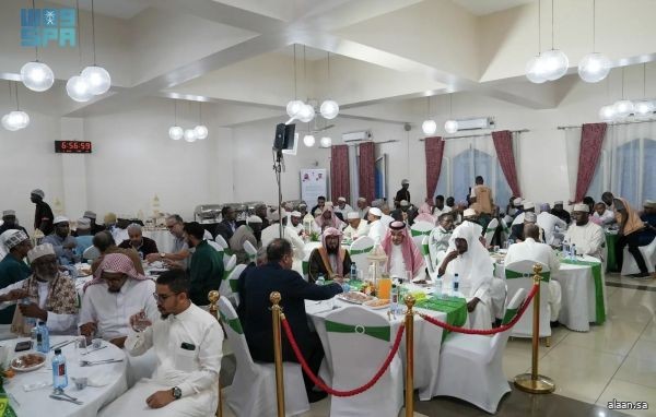 مأدبة إفطار للصائمين بالعاصمة الكينية نيروبي ضمن برنامج خادم الحرمين الشريفين لتفطير الصائمين