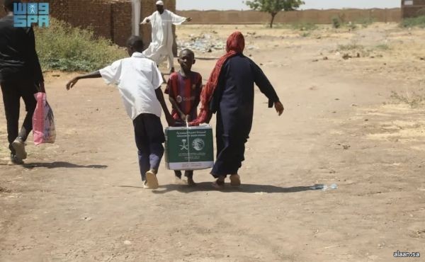 مركز الملك سلمان للإغاثة يوزع (340) سلة غذائية في محلية الكاملين بولاية الجزيرة السودانية