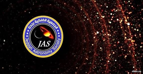 لوحة سماوية آسرة .. اقتران قمر رمضان بعنقود الثريا هذا المساء