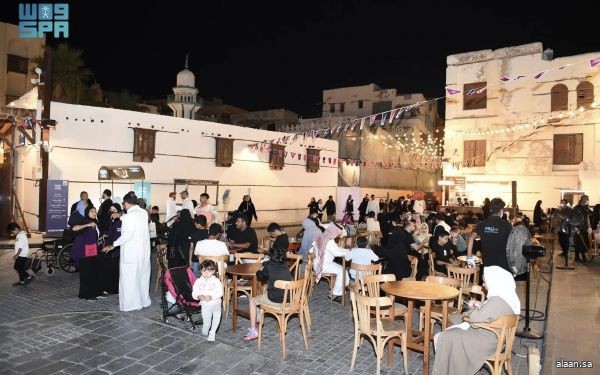 وجهة ساحرة تعج بالحياة .. أسواق جدة حراكٌ اقتصادي في ليالي رمضان يستقطب الزوار والمتسوقين