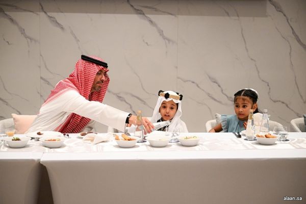 سمو محافظ جدة يُشارك الأيتام حفل الإفطار الرمضاني السنوي