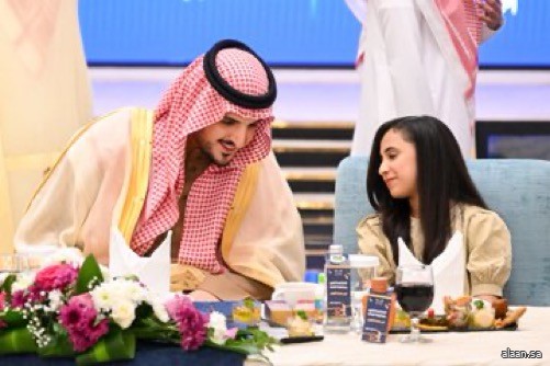 سمو مُحافظ الطائف يُشارك أبناء شهداء الواجب والمتوفين من منسوبي التعليم حفل الإفطار الرمضاني