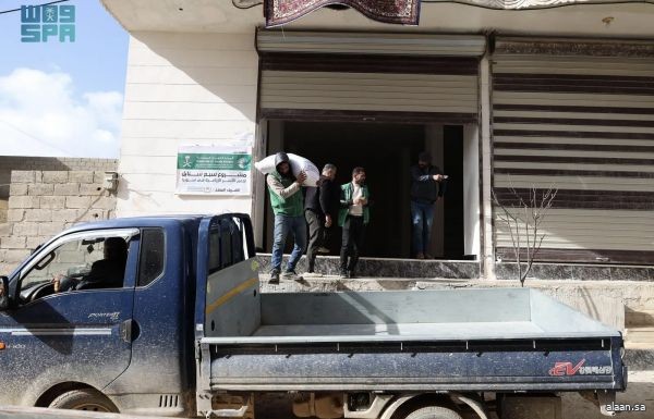 مركز الملك سلمان للإغاثة يوزع مواد زراعية في مدينتي أعزاز وصوران بمحافظة حلب