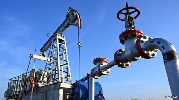 النفط يرتفع لليوم الثالث مع تصاعد المخاوف على الإمدادات