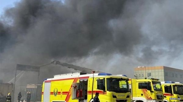 حريق بالفجيرة للصناعة البترولية إثر اعتراض مسيرة وسقوط شظايا