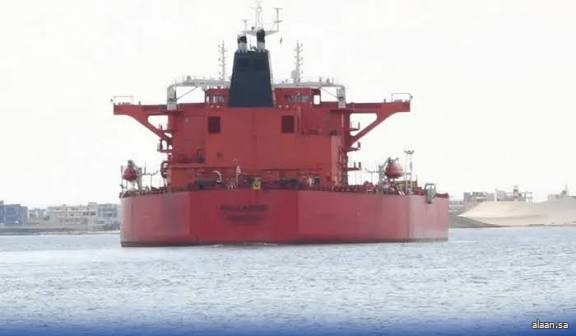 56 سفينة عبرت قناة السويس في الاتجاهين