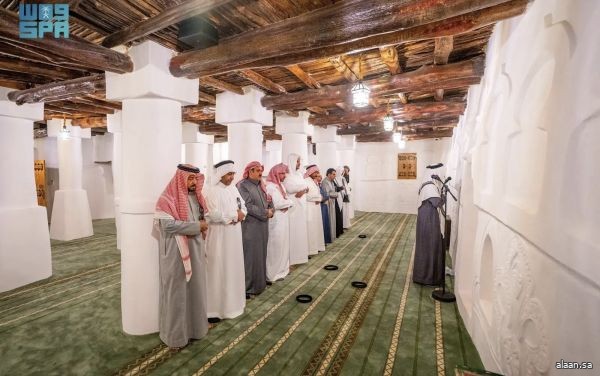 مشروع الأمير محمد بن سلمان لتطوير المساجد التاريخية يُبرز مسجد الحوزة في عسير معلمًا تاريخيًّا يعود إلى السنة الثامنة للهجرة