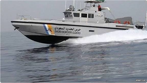 حرس الحدود بمنطقة جازان ينقذ شخصين تعطلت واسطتهما البحرية في عرض البحر