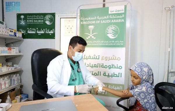 العيادة الطبية المتنقلة لمركز الملك سلمان للإغاثة في مخيم وعلان بحجة تقدم خدماتها لـ (62) مستفيدًا خلال أسبوع