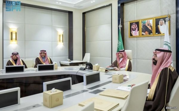 الأمير عبدالعزيز بن سعود يعقد اجتماعًا مع وزيرة الداخلية البريطانية