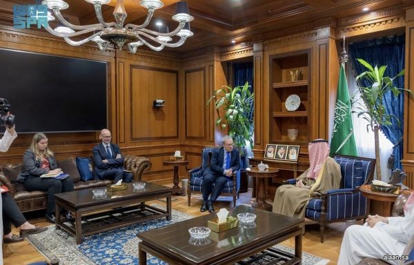 وزير الدولة للشؤون الخارجية يستقبل المدير العام السياسي في وزارة الخارجية والكومنولث والتنمية بالمملكة المتحدة