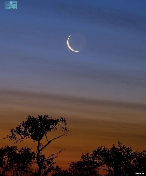 فلكية جدة: فجر الثلاثاء ظهور خافت لقمر رمضان