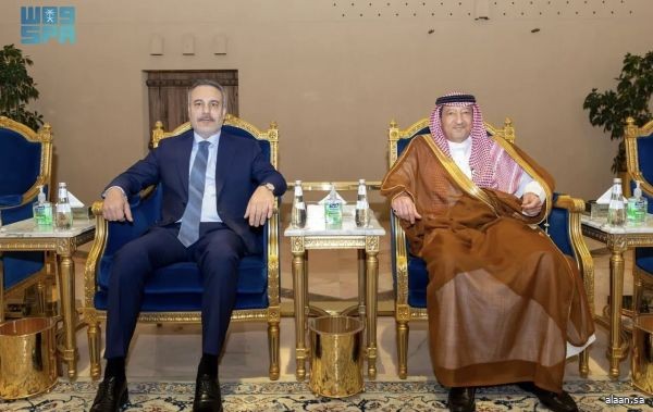 نائب وزير الخارجية يستقبل وزير خارجية الكويت لدى وصوله الرياض
