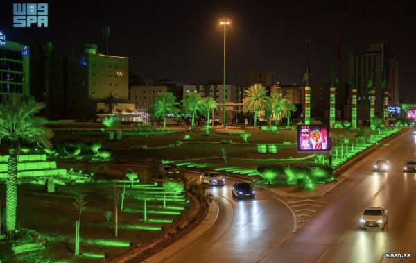 أمانة الرياض تُضيء العاصمة احتفاءً بيوم مبادرة السعودية الخضراء