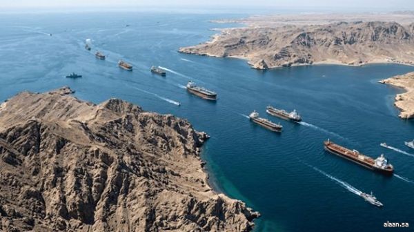 بسبب الألغام .. إيران تعلن مسارَين بديلين لمضيق هرمز