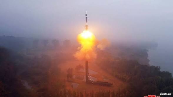 كوريا الشمالية تُجري تجربة إطلاق صاروخ باليستي تكتيكي مزود برأس حربي عنقودي