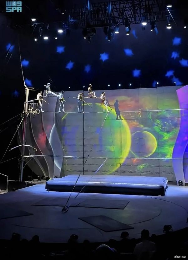 "سيرك بلوما" بجدة.. تجربة ترفيهية بعروض بهلوانية ومؤثرات بصرية