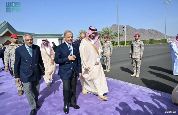 رئيس وزراء جمهورية باكستان الإسلامية يغادر المدينة المنورة