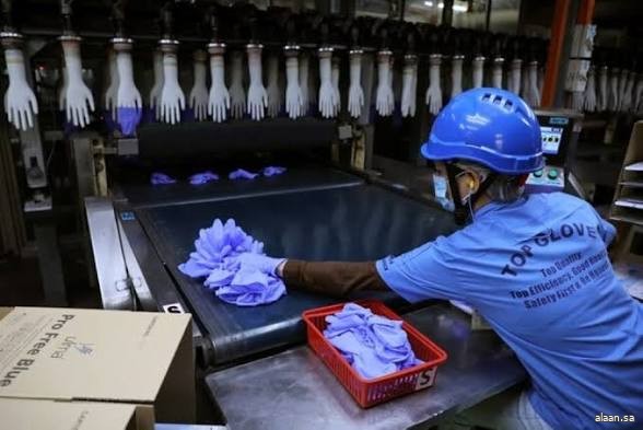 حرب إيران ترفع أسعار القفازات المطاطية وتثير حذرًا بالمستشفيات