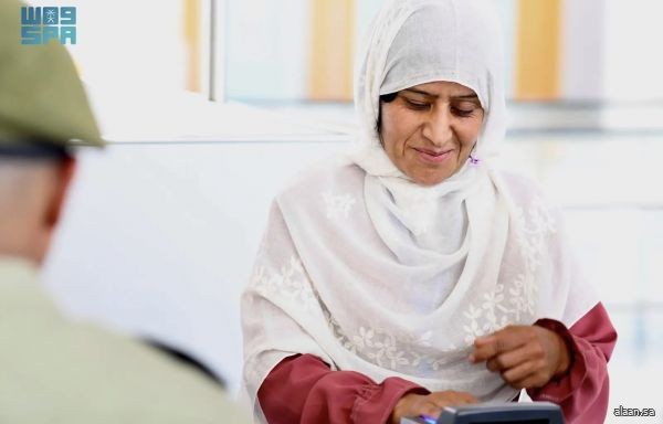 الجوازات بمطار الأمير محمد بن عبدالعزيز تستقبل أولى رحلات ضيوف الرحمن من جمهورية أفغانستان الإسلامية القادمين لأداء فريضة الحج لعام 1447هـ