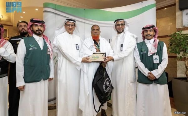 وزارة السياحة ترحّب بوصول أولى طلائع الحجاج إلى مكة المكرمة والمدينة المنورة