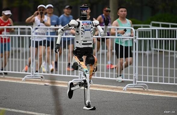 روبوت يُحطِّم الرقم القياسي البشري في سباق نصف ماراثون في بكين