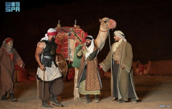 حين يُخفي الليل معالم الصحراء.. تتحوّل النجوم إلى دليل وهداية ترسم دروب الحجيج