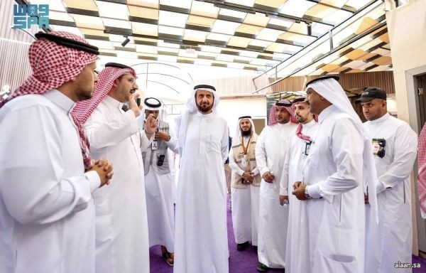 وزير الحج والعمرة يتفقد جاهزية المخيمات في منى استعدادًا لموسم حج 1447هـ