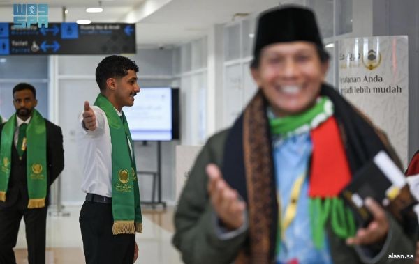 مغادرة أولى رحلات مستفيدي مبادرة "طريق مكة" من مدينة سولو بجمهورية إندونيسيا