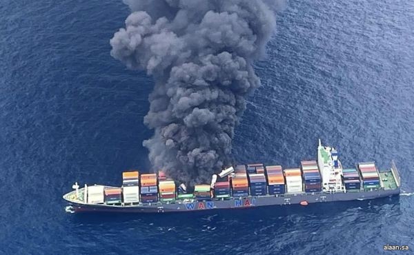 هيئة بحرية بريطانية : سفينة حاويات تعرّضت لإطلاق نار من زورق إيراني قبالة سواحل عُمان