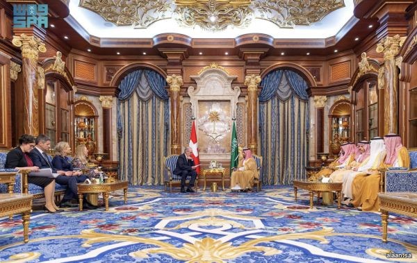 سمو ولي العهد يلتقي رئيس الاتحاد السويسري