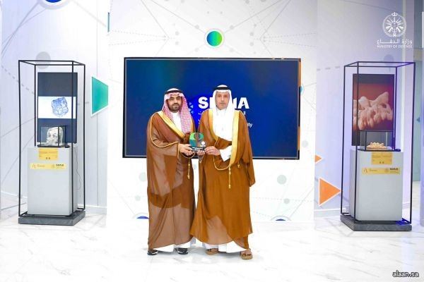 وزارة الدفاع تحصُل على درع الخدمة المتميزة لشهر مارس 2026م في التطبيق الوطني الشامل "توكلنا"