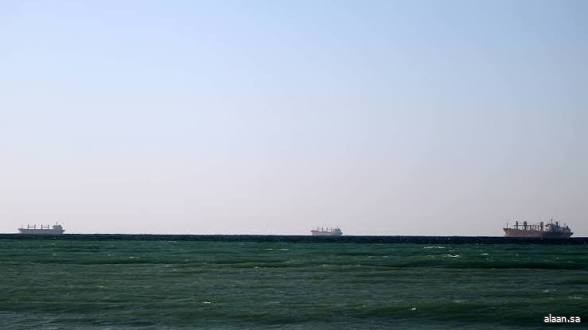 موقع متخصص يرصد نقل إيران لناقلة قديمة "بهدف تخزين فائض النفط"