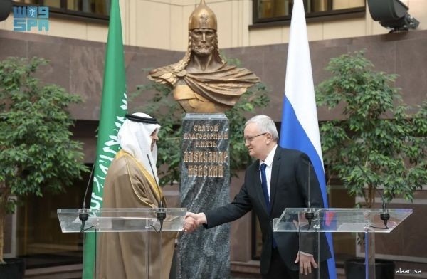 احتفاءً بمرور 100 عام على تأسيس العلاقات الدبلوماسية بين المملكة وروسيا.. وزارة الخارجية الروسية وبالتعاون مع دارة الملك عبدالعزيز تقيم معرضًا للصور التاريخية في العاصمة موسكو