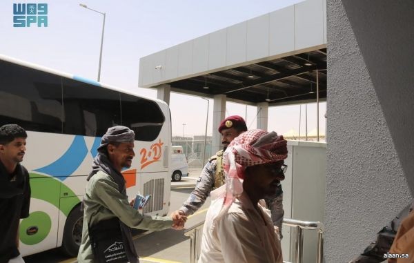 حرس الحدود بمنفذ الوديعة يسهّل إجراءات دخول ضيوف الرحمن القادمين من الجمهورية اليمنية لأداء فريضة الحج
