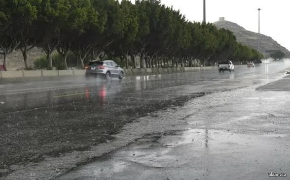 طقس اليوم .. أمطار رعدية ورياحٌ نشطة على أجزاء من عدّة مناطق